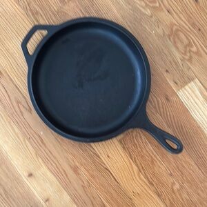 Lodge 10.5" Cast Iron Griddle / Comal.